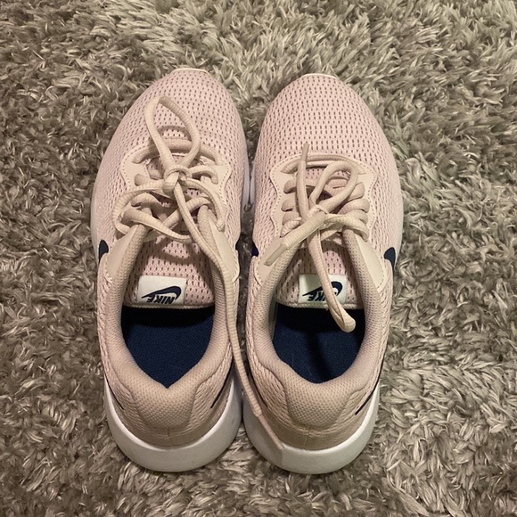 Nike sneakers - Picture 4 of 5